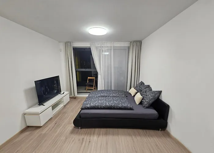 Centre Luxury & Parking - With Large Glass Balcony * براغ