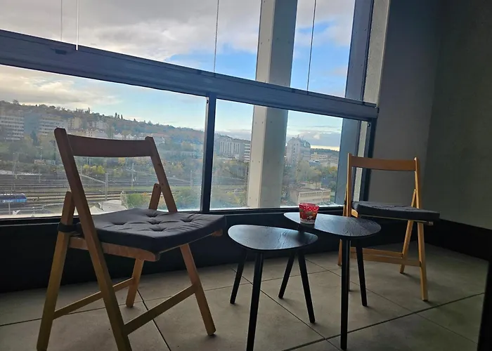 Centre Luxury & Parking - With Large Glass Balcony شقة