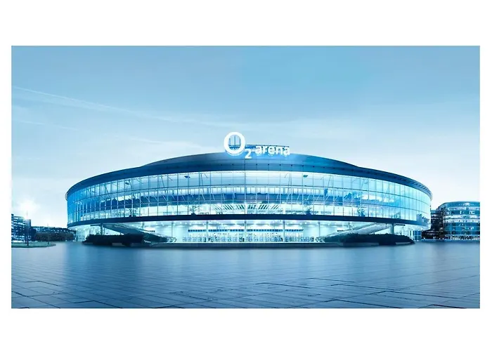 Centre Luxury & Parking - With Large Glass Balcony *