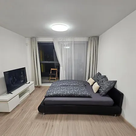 Centre Luxury & Parking - With Large Glass Balcony * Prague