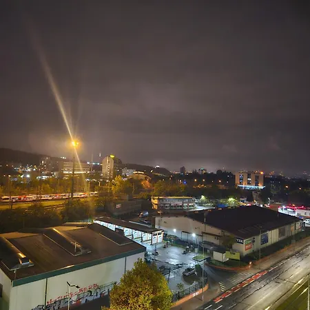 Apartment Centre Luxury & Parking - With Large Glass Balcony Prague
